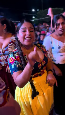 Salud 🍻🥃#bolivia🇧🇴 #bolivia🇧🇴tiktok #recuerdos #tropicodecochabamba🇧🇴 #vira #misteriocitasdeanabel @Anabel Andia of🎤🌷 @vikyandia4 @ARIELITO🇧🇴✅️ 