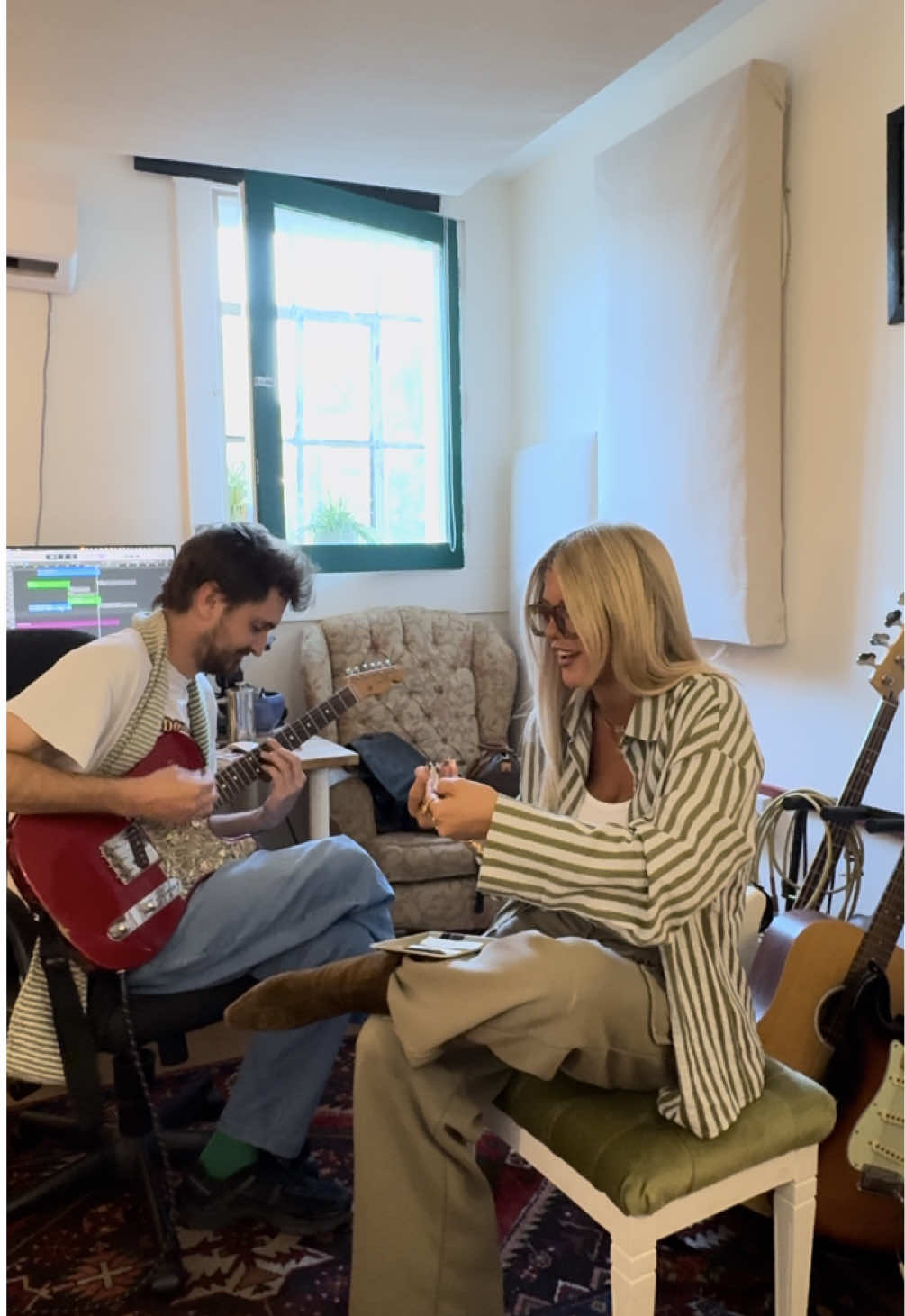 There was a lighter right underneath my seat the whole time 😂 nice one boys  #hairdresser #studiosession #newmusic #newrelease #mysong #songwriter #singersongwritersoftiktok #originalmusic #skyenewman #fyp #foryou #trendingvideo 