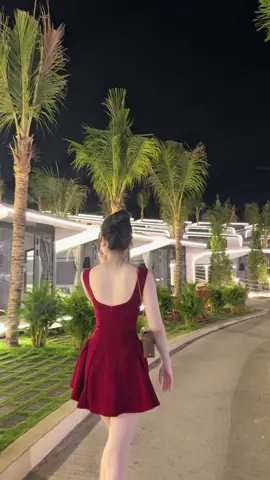 Nếu cuộc đời không đủ bao dung để tha thứ cho anh, thì anh hãy ngoảnh đầu lại nhìn em đi.Ngay cả khi anh làm em đau nhưng đến cuối cùng em vẫn luôn muốn tha thứ cho anh