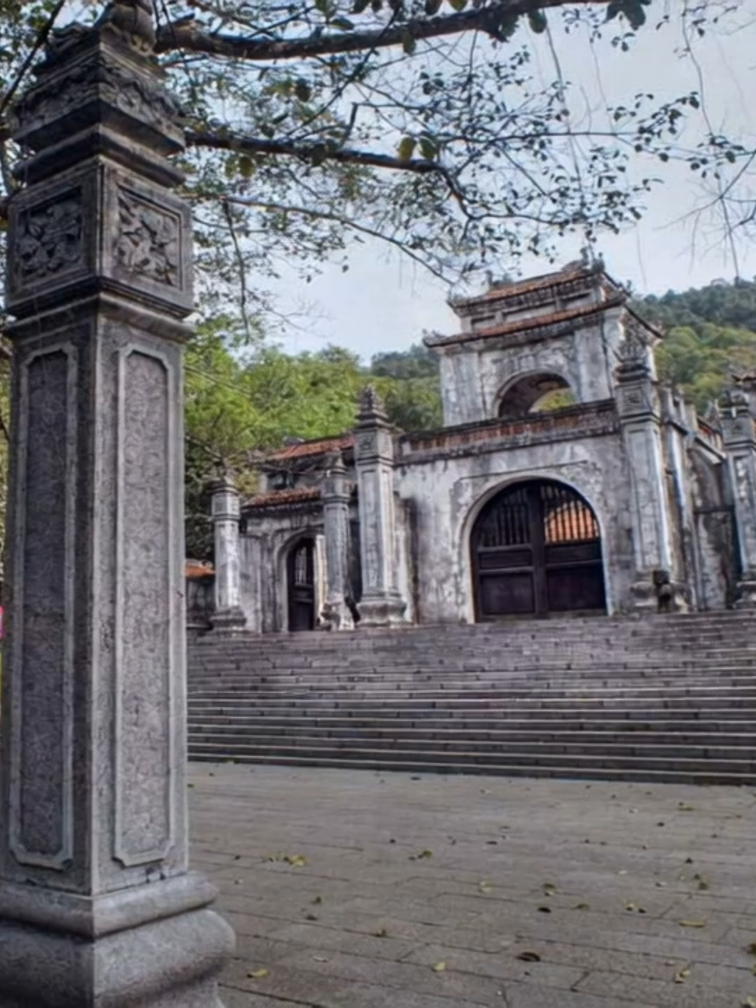 Đền Bà Triệu! Trên đường ghé thăm Sầm Sơn mời bạn hãy qua nơi này một nơi thiêng liêng của dân tộc ❤️❤️❤️❤️❤️❤️❤️❤️❤️❤️❤️❤️ Công ty HPB đang phát triển các dịch vụ du lịch: 💯 Cho thuê Biệt thự, Shophouse 💯 Các phòng khách sạn, Nhà hàng 💯 Tổ chức Teambuilding & dạ tiệc 💯 Tổ chức quay phim và chụp ảnh dịch vụ tại Sầm Sơn 💯 Tổ chức các Show nhac, Hội nghị khách hàng Mọi người có nhu cầu dịch vụ du lịch Sầm Sơn Inbox theo số điện thoại hoặc Zalo 📲0393 861 381 (Lan Anh) #sầmsơnthanhhoá #teambuilding #khachsan #Hotel #Villa #HPB #chill #xuhuong2025 #FLC