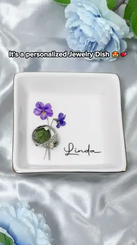 Just like flowers, true friendship never fades! 🌸✨ Keep your cherished bond close with this personalized jewelry dish. 💕 #ForeverFriends #BestieGift #CustomKeepsake #AlwaysByYourSide #MeaningfulMoments #recuhwcu2d15ja