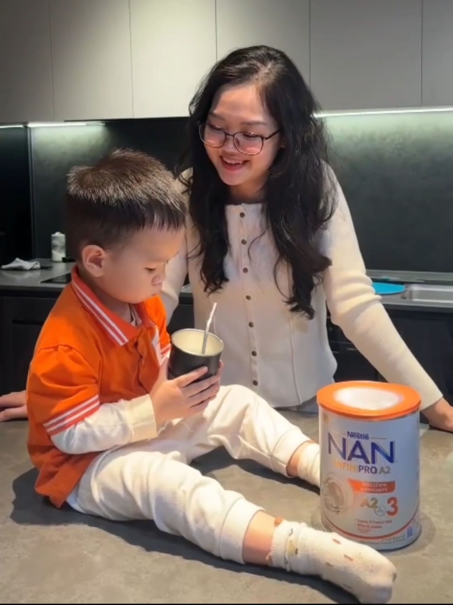 ☺️ Cùng Mẹ Tây khám phá NAN INFINIPRO A2 - Bí quyết giúp Tây luôn khỏe mạnh và tiêu hóa tốt nhé! 💯 NAN INFINIPRO A2 là dòng sữa mát Thụy Sĩ cao cấp với công thức đầu tiên* tại Việt Nam kết hợp giữa sữa đạm A2 hỗ trợ tiêu hóa tốt và phức hợp quý 5HMO tăng cường đề kháng.  #NANA2ThuySi #NANInfiniproA2 #SuadamA2HoTroTieuHoa #5HMOTangCuongDeKhang