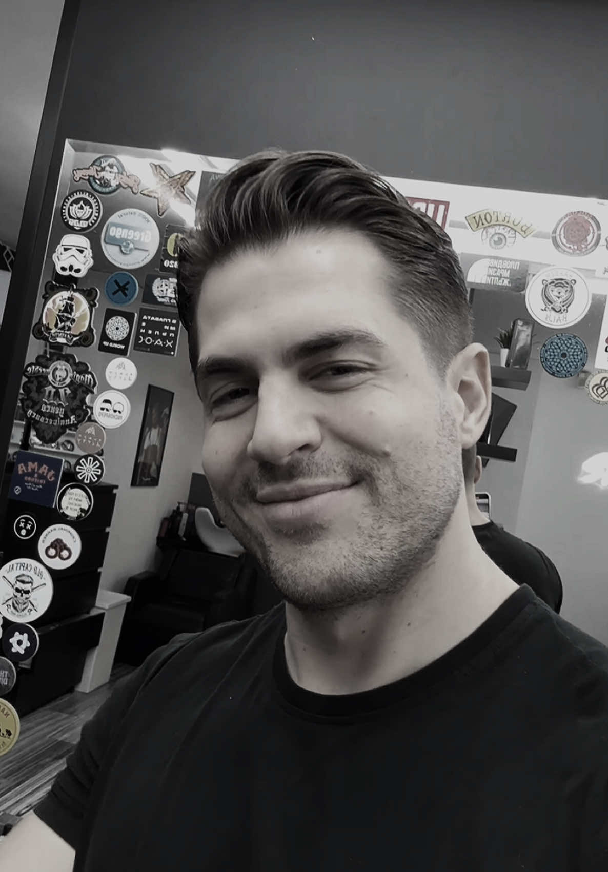 Любимо усещане ми е, след като е трябвало да пускам дълга коса за роля… да сваля този товар от главата си 🤠