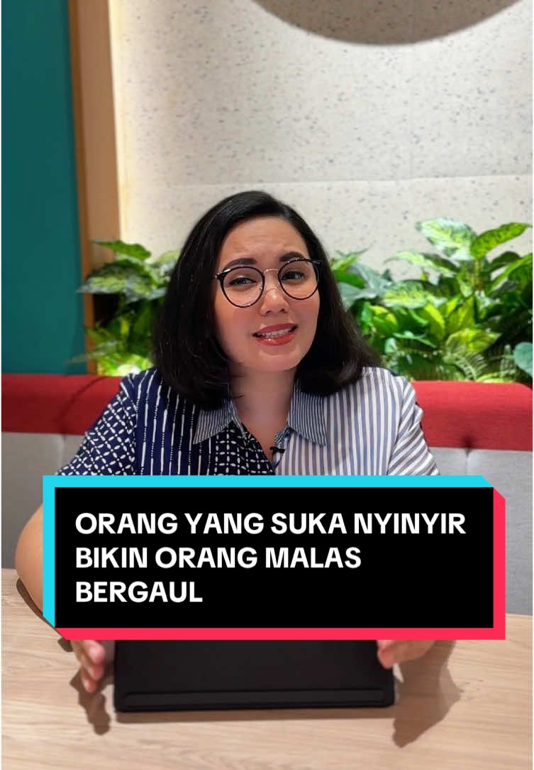 Menghadapi orang yang suka nyinyir bisa jadi tantangan yang berat. Tapi ada cara-cara efektif yang bisa kamu lakukan. Penasaran apa saja? Tonton video ini sampai selesai untuk mendapatkan jawabannya. Dan kalau kamu pernah menghadapi orang seperti ini, share pengalaman kamu di kolom komentar! 🤝 Hai saya Donna Luntungan S.Psi, CHA, CPC 💡 Personality Coach & Trainer 🚀 Strategically Powered by @housetops.id ✅️ Follow @donna.luntungan buat konten menarik lainnya ©️ 2025 Housetops Production. All rights reserved. #EdukasiMentalHealth #PersonalityCoach #MBTI #MentalHealthAwarness #HandwritingAnalyst 