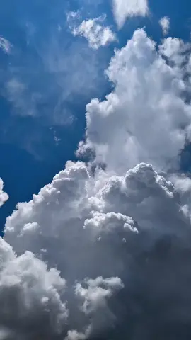 nephophile : sesorang yang mengagumi awan. 📷xiaomi 13T #awanestetik #langitestetik #timelapsevideo #timelapse #xiaomi13T #nephophile 