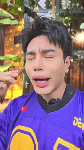 Lá chuối xanh gói đòn bánh tét  Dui dẽ có chút ét Hùng chơi méc chồng em P/s Hiếu ơi mong Hiếu tha lỗi ... ai gặp ảnh nhắn ảnh dùm Diễm 