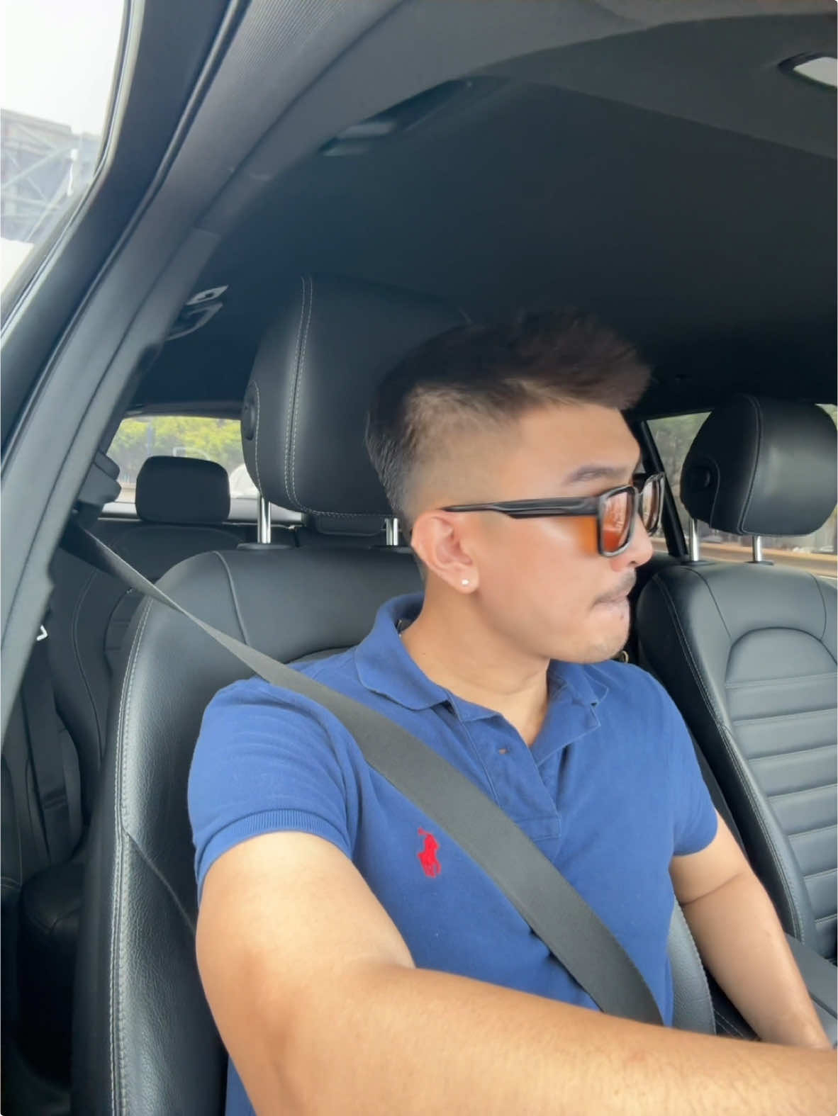 Chỉ còn nhìn thấy một mắt, vẫn lạc quan, vẫn lái xe đi làm 💪🏻💪🏻💪🏻