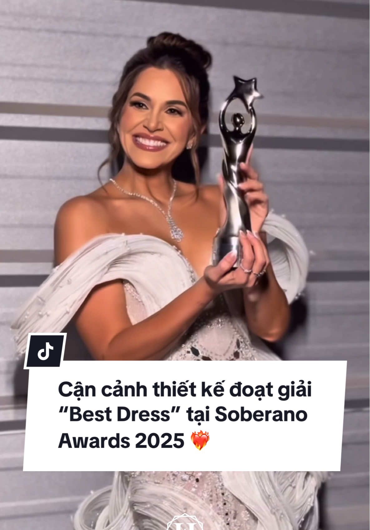 Cận cảnh chiếc váy Hacchic Couture xuất sắc giành giải BEST DRESS tại Soberano Awards 2025! ✨ #bestdress #hacchic #2025 #hacchiccouture #xuhuong #thietke #couture #thietkethoitrang 