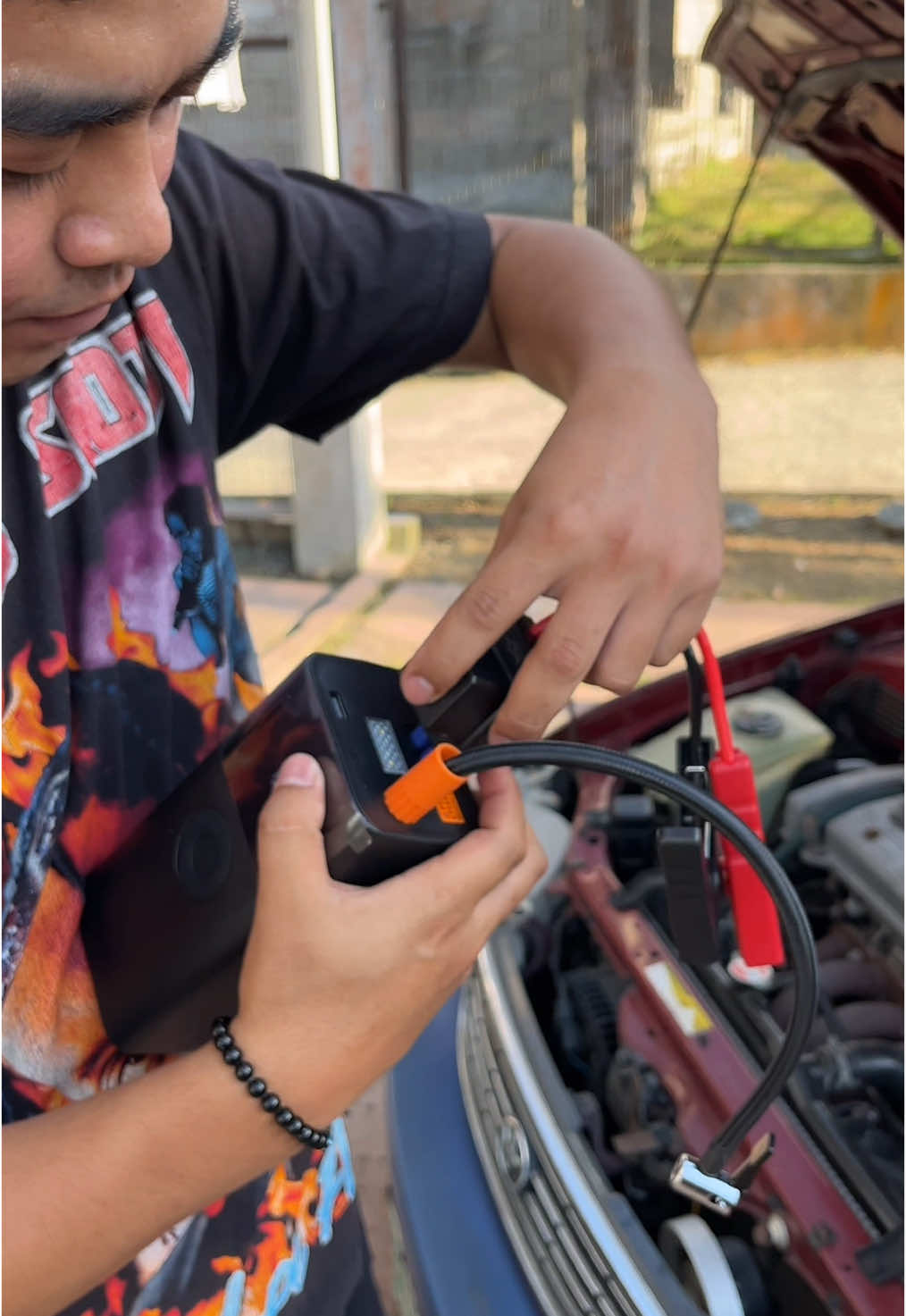 4 in 1 jump starter na meron kasamang tire inflator, power bank at emergency light. #jumpstarter #tireinflator #powerbank #emergencylight 