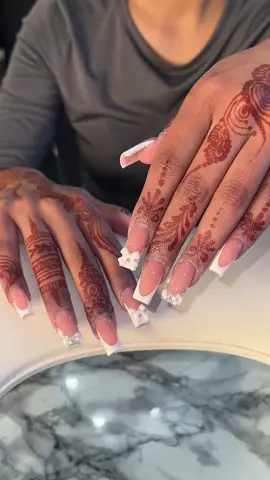 Cute nail inspo 🎀🤍 #foryou #foryoupage #fyp #pourtoi #nails #acrylicnails #nailinspo #nailidea #viral #viralvideos #viraltiktokvideo #Trending #ViralNails #boostpost 