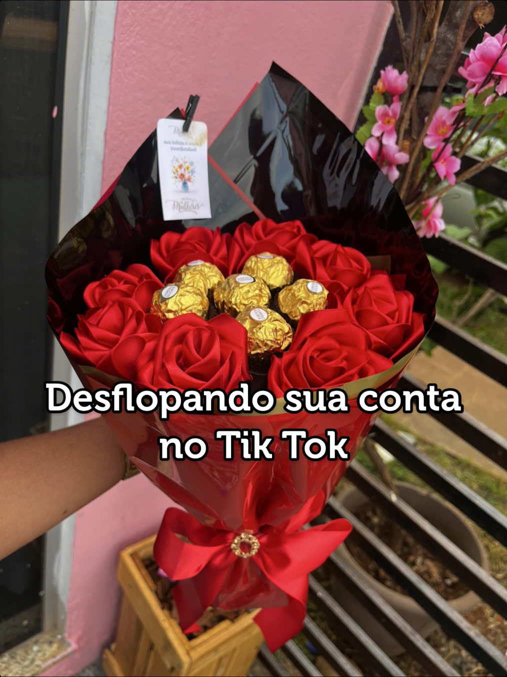 Montando um buquê de cetim.. ##buquedecetim #floresdecetim #floreseternas #buque  #criarconteudo #desflopa #desflop 