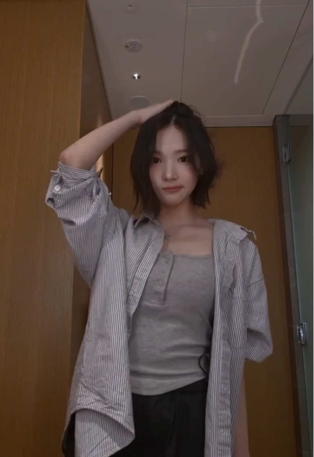 oh it's thrifted...👕 #Hearts2Hearts #하츠투하츠 #H2H #JIWOO #지우