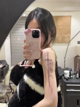 Ốp điện thoại hello kitty kèm nơ xinh đính đá #opdienthoaihellokittydinhda #opdienthoaihellokitty #opdienthoai #hellokitty #thinhhanh #viral 