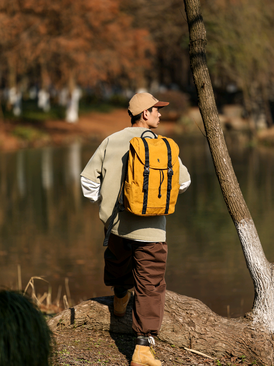 We all need a backpack that's not just functional but also stylish,right? Whether you're heading to work,school or weekend adventures,this backpack has got you covered.  #backpack #tomtoc_my #fypシ゚ #ykkzipper #minimalist #explore #vintpackta1 #tomtoc #streetwear #carryyourstyle #creatorsearchinsights 