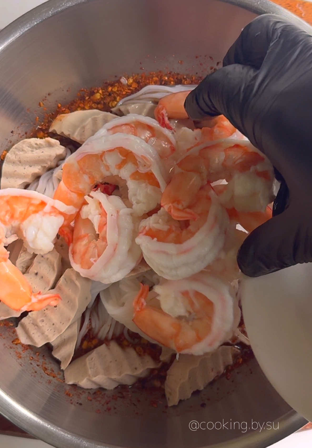 ยำขนมจีนไก่ยอกุ้ง 🦐🍃 นัวมาก อร่อยสุดดดด . #cookingbyssu #ยำขนมจีน #tiktok #เมนูประจำวัน #เมนูง่ายๆ #อาหาร #แซ่บ #ห้องครัวtiktok #อร่อยบอกต่อ #ห้องครัวติ๊กต๊อก #แซ่บ #อร่อย 