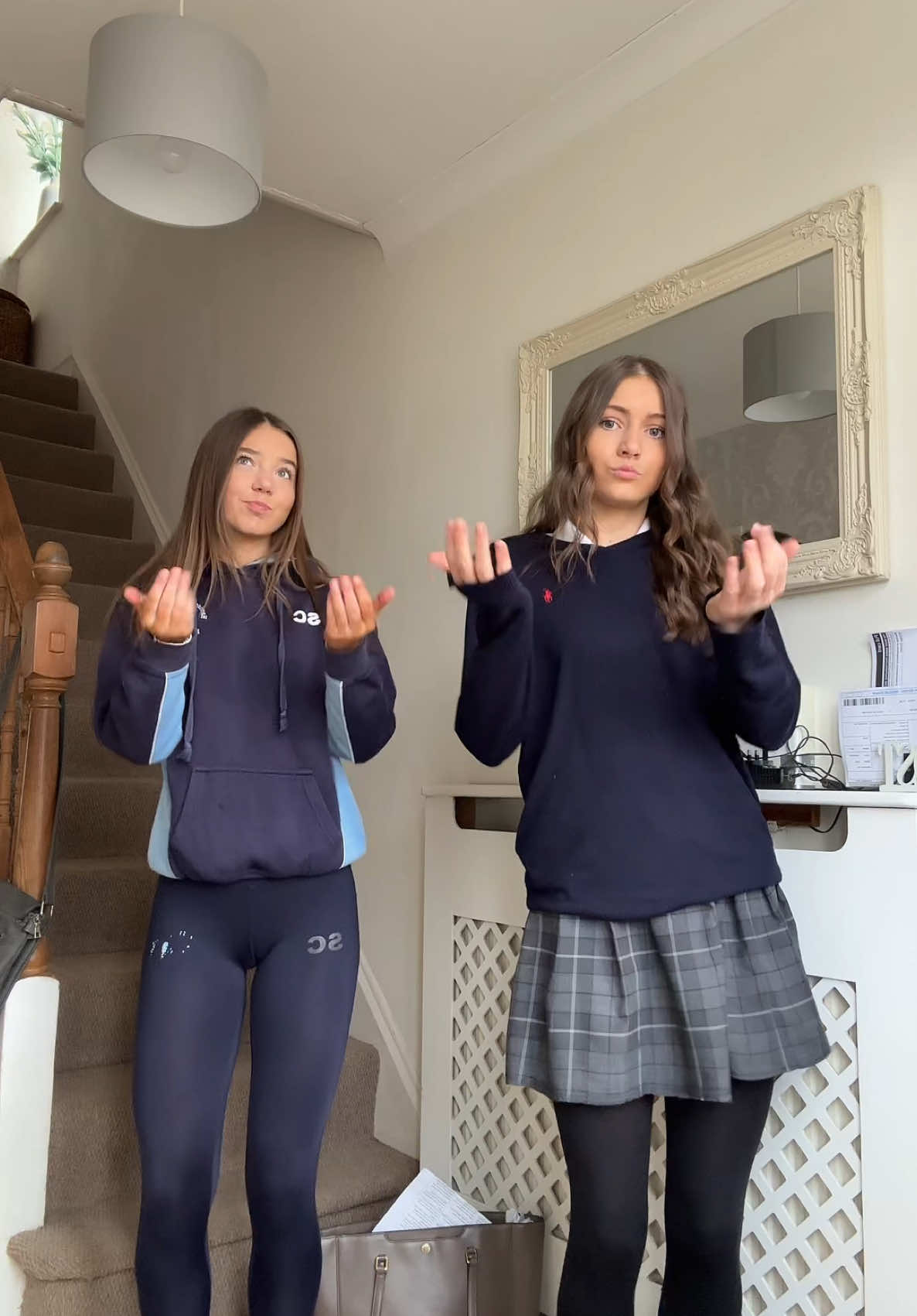 Fly like paper get high like planes !!😱✈️#paperplanes #dancer #tiktokdancechallenge #paperplanesdance #tiktokviral #thankyou #duo #sisters #twinsoftiktok 