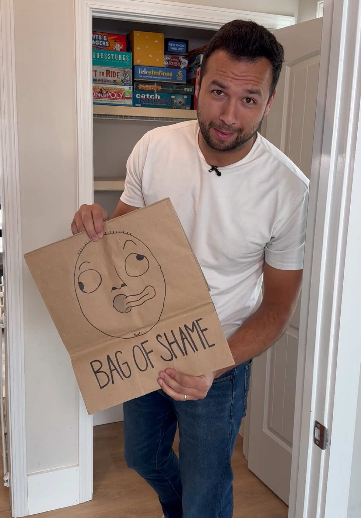 #DoveMenPartner This closet has been one of those things we just ignore. But that changes today. This DIY is super simple and quick. And if you combine it with @dovemencare whole body deo, you can avoid smelling like a landfill afterwards.