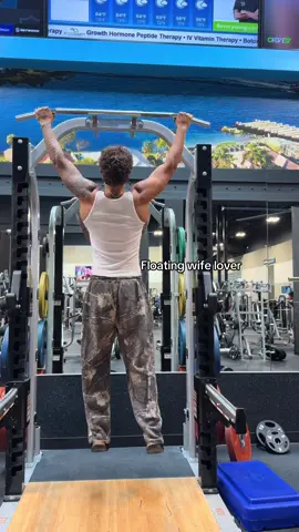 Get them before they sell out  #mensfashion #sweatpants #sweatpants #camouflage #camosweatpants #gym #gymfit #pants 