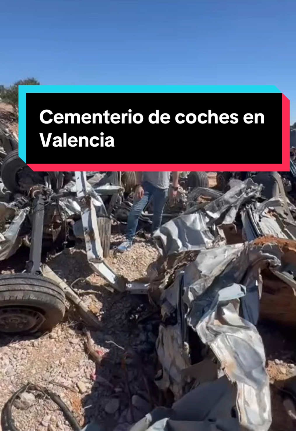 El Barranco del Poyo, convertido en un cementerio de coches tras la dana.  #valenci #dana #coches 
