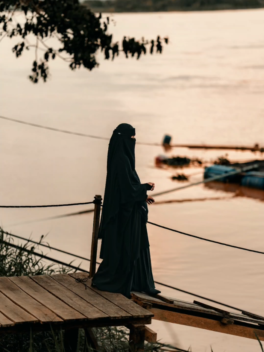 tidak bercerita krna Allah lebih mengetahui segala isi hatiku