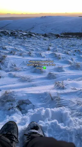 climbing a mountain in the snow and watching the sunrise at 5am ✅ #sunrise #hike #mountain #snow #viral #trending #foryoupage #foryou #fyp 