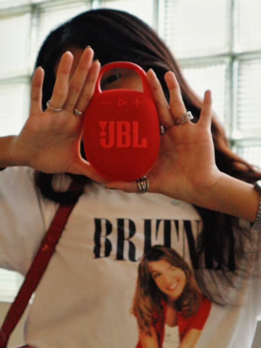 please tell me y'all get the reference, the song literally gives it away 🤨 you don't have to crash any party because you can start your own with the ultra-portable JBL Clip 5! ❤️  splash party or just a shower soundtrip? it's waterproof and has a durable carabiner 🚿 aaand dance from dusk 'til dawn with its 12-15 hr playtime 💃🏻 and did I mention there are several vibrant colors to choose from? 🤪 #jblcampusph #DaretoListen #jblclip5 @JBL PH Official 