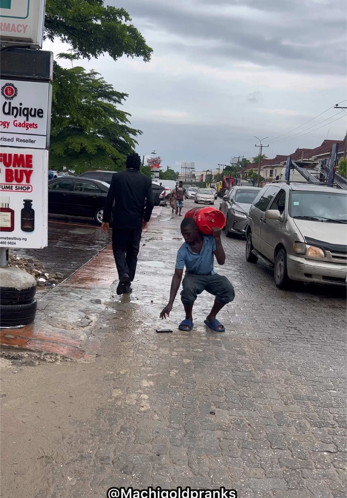 Phone shock prank 😭😂🤣🤣🤣🤣🤣🤣🤣🤣🤣🤣🤣🤣 #reels #pranks #Machigoldpranks #viral