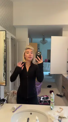 i actually do this in the mirror daily😂 #comedy #satire #rangerovermom #pilates #richmom #relatable #cosplay #Love #Relationship 