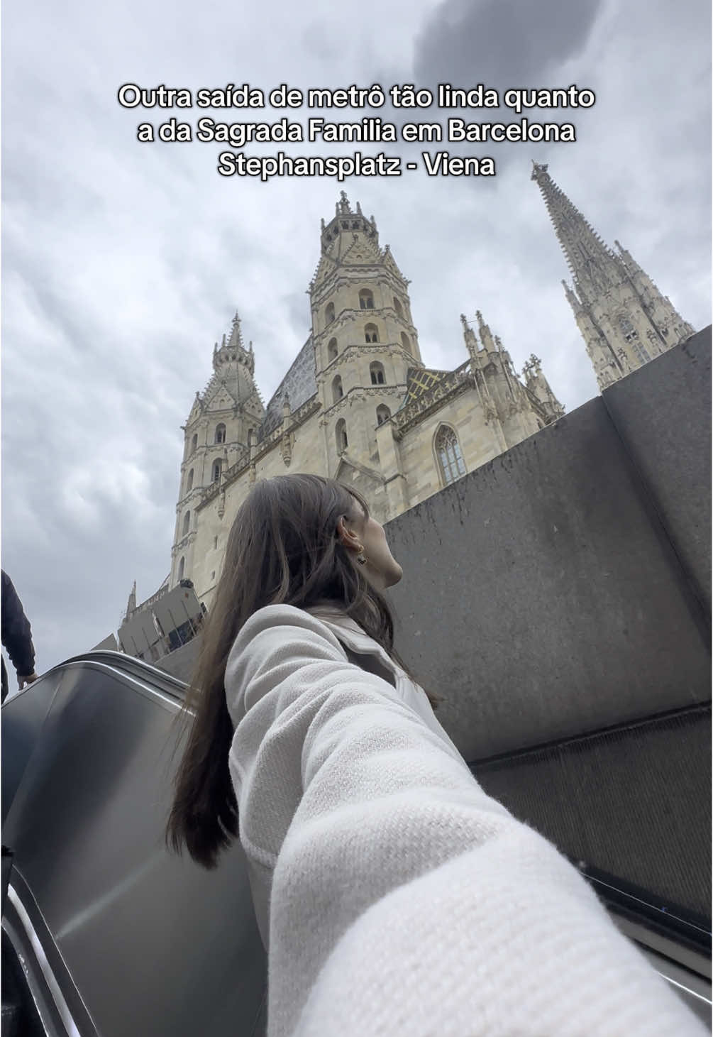 É lindo demais 🥹❤️ #viena #vienna #stephansplatz 