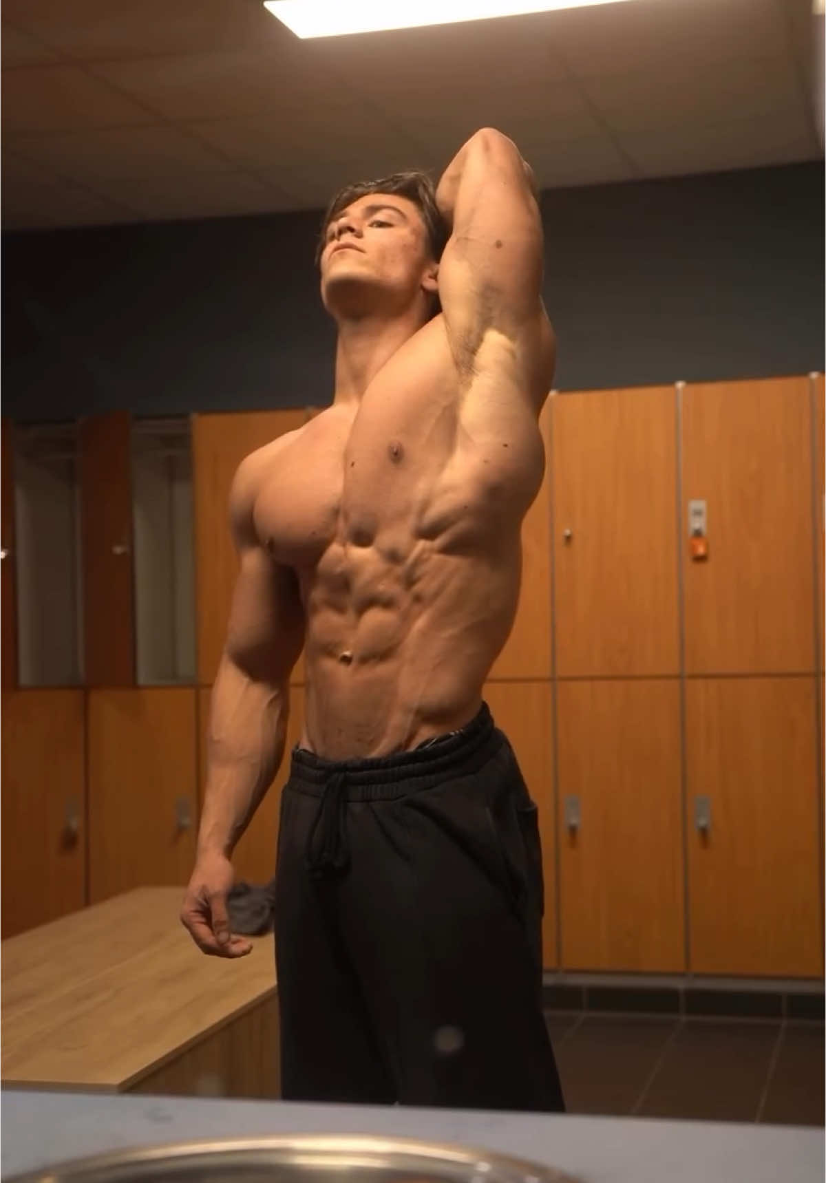 Big Young Bodybuilder  #muscleman #goldsgym #body #muscles #bodybuilder 
