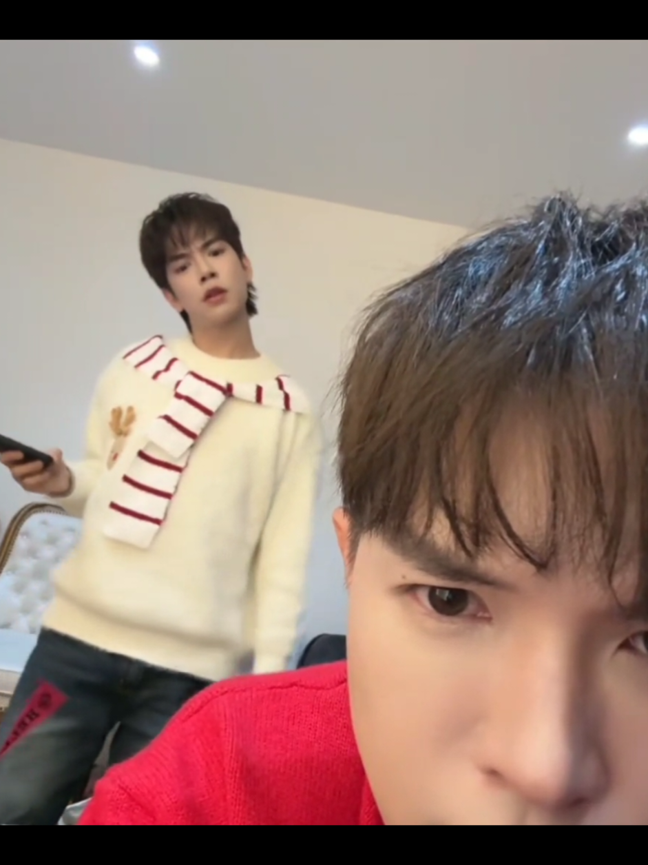 O Babe é um charme, com ciúmes então😌 #billybabe #billy #babe #bl #blzeira #boyslove #boysloveseries #blthai #thailand 