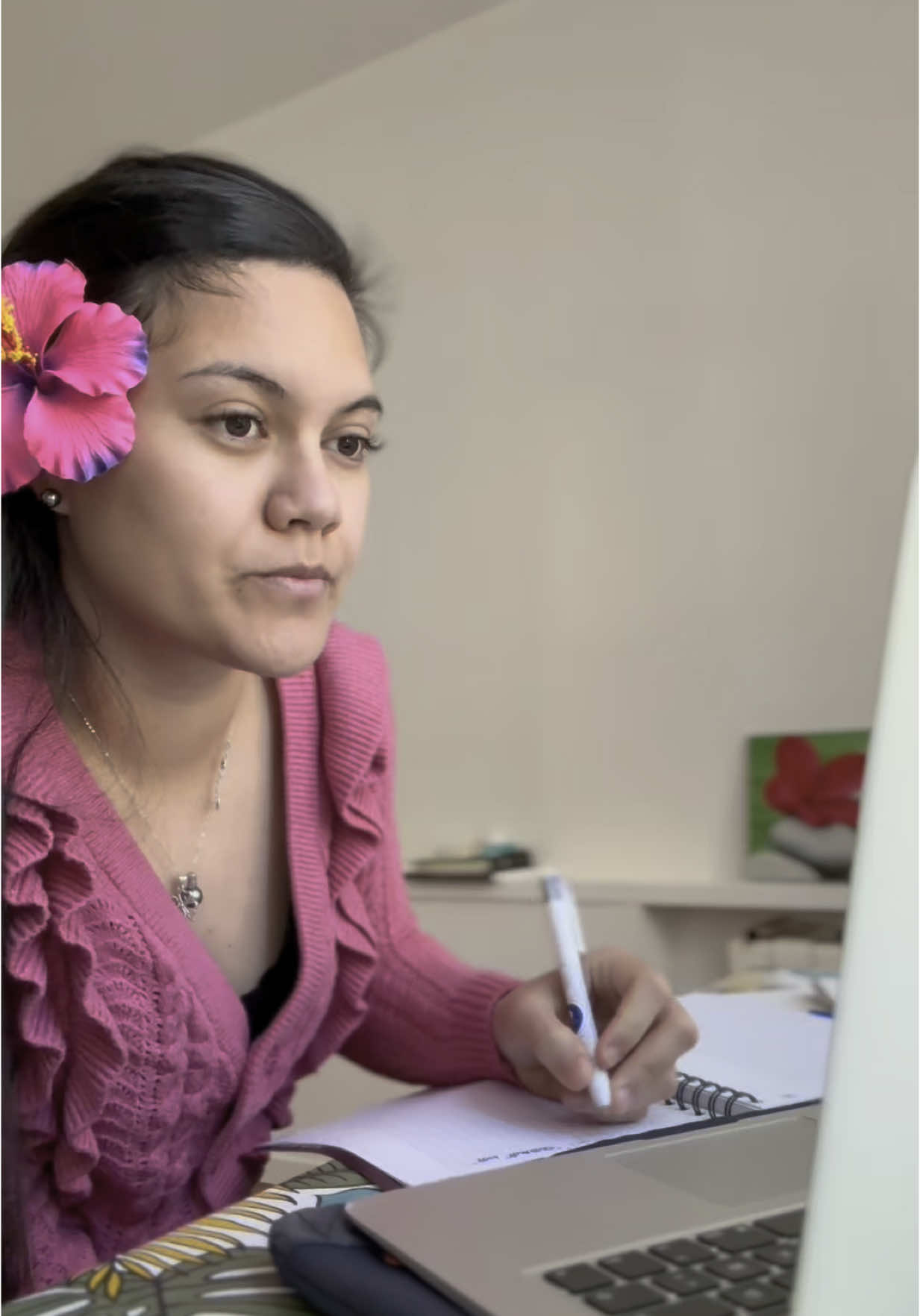 Bref, je me suis lancé dans le marketing digital! Hâte de pouvoir tout vous partager sur cette nouvelle aventure🚀 Abonnes-toi pour suivre mon aventure dans le marketing digital!  Et si tu veux en savoir plus, écris »infos »en commentaire ou bien tu peux venir directement en DM 🌺🥰 #CapCut #breftrend #marketingdigital #investirensoi #opportunité #nouvelleaventure #2025 