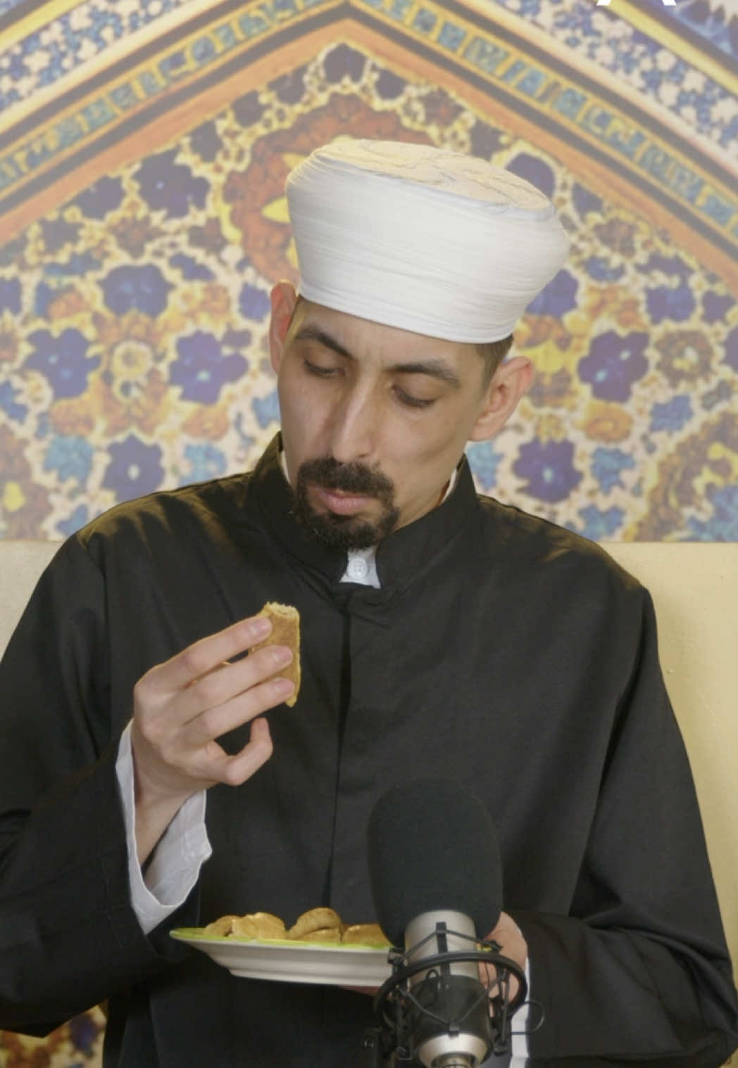 رد الشبهات حول جواز فتح الكليچة وتركها..