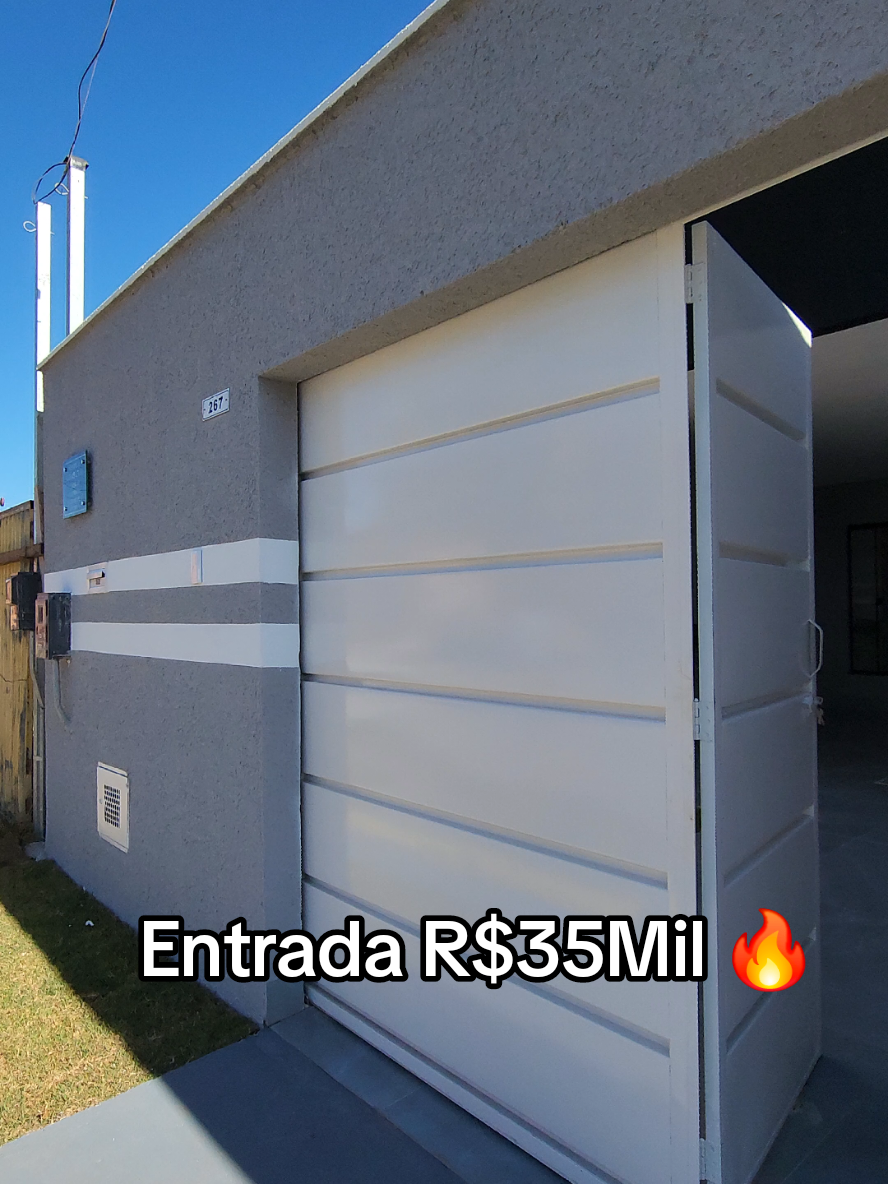 - À VENDA ‼️ - Casa com 3 quartos sendo uma suíte. 💰 R$315.000,00 (Entrada média a partir de R$35Mil pelo programa Minha Casa Minha Vida). - FINANCIAMENTO FORA DO PROGRAMA TEM POSSIBILIDADE DE ENTRADA ZERO, caso o cliente atenda o perfil necessário.  📍 Res. Flor do Ypê, Senador Canedo GO. Características do Imóvel: - 🛏️ Três Quartos, incluindo uma Suíte. - 🏠 Acabamento Rico em detalhes. - 🛋️ Sala de estar com pé direito elevado.  - 🍽️ Cozinha Americana com bancada em mármore. - 🚗 Garagem para 1 carro e uma moto. - 🚶‍♂️ Amplo espaço na frente da casa. - 🧺 Área de Serviço individual. - 🚿 Banheiros confortáveis todos revestidos no porcelanato e com nicho. - 💡 Iluminação completa em LED.  - 🥩 Varanda gourmet com churrasqueira a carvão.  ▪︎ Dimensões: - Lote 125m² - Construção 98m² 📞 Agende já sua Visita: - WhatsApp: (62) 99905-5975 ou 99183-2588 👨🏻‍💼 Leonardo Silva - CRECI/GO 30.536 #imoveis #casa #casaavenda #financiamento #mercado #imobiliaria #corretor #corretordeimoveis #lançamento #investimento #casapropria #fy #fly #fyp #pravocê 
