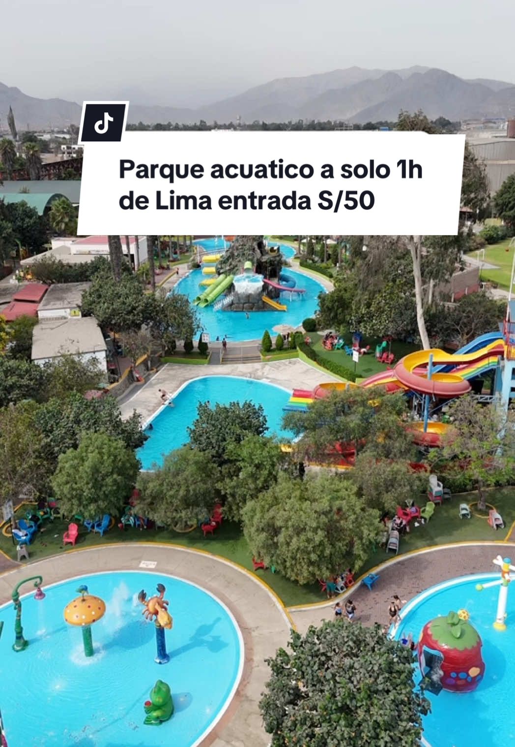 El parque acuatico mas grande de todo Lima, visitamos @perulandia.pe y aquí te dejo toda la info que debes saber:  📍Huachipa (a solo 1h de Lima) 💰Entrada web S/50 (te regalan vale consumo S/30 para consumo en comidas o bebidas)  ⏰Todos los dias de 9am a 6pm 🚘Tienen zona de estacionamiento  ✅Tienen varias zonas y el parque es gigante, apto para ir en grupo de amigos o en familia  Si te gustó guarda el video y etiqueta con quienes iras pronto a divertirte ⤵️ #huachipa #limaperú #parqueacuatico #diversión #amigos #toboganes #perulandia 