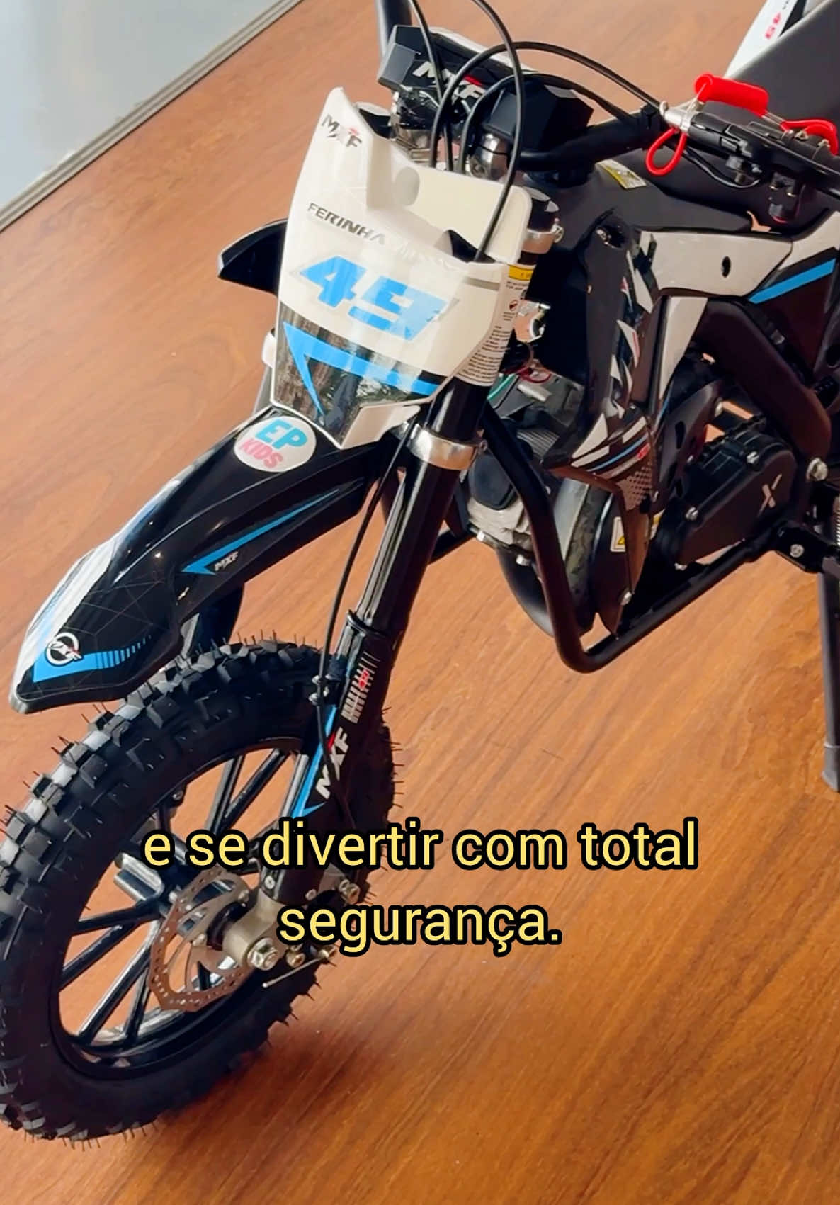 Acelere para a diversão com a Mini Moto Cross Ferinha 49cc! 🏍️ Características: - Motor 50cc - Quadro super resistente - Freios a disco - Amortecedores - Pneus robustos  - Chave de ignição e partida em alumínio - Pezinho e apoio de pé profissional Ideal para crianças de 4 a 9 anos! Suporta até 55 kg! Entregamos para todo o Brasil! Garanta já a sua Mini Moto Cross Ferinha 49cc e acelere para a diversão! ⚡ #MiniMoto #MotoCross #Aventura #MotosInfantis #Velocidade #Diversão #MiniMotoCrossFerinha #EntregaParaTodoBrasil #Adrenalina