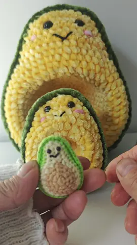 Crocheting 🧶 #crochetideas #crochetersoftiktok #crochettok 