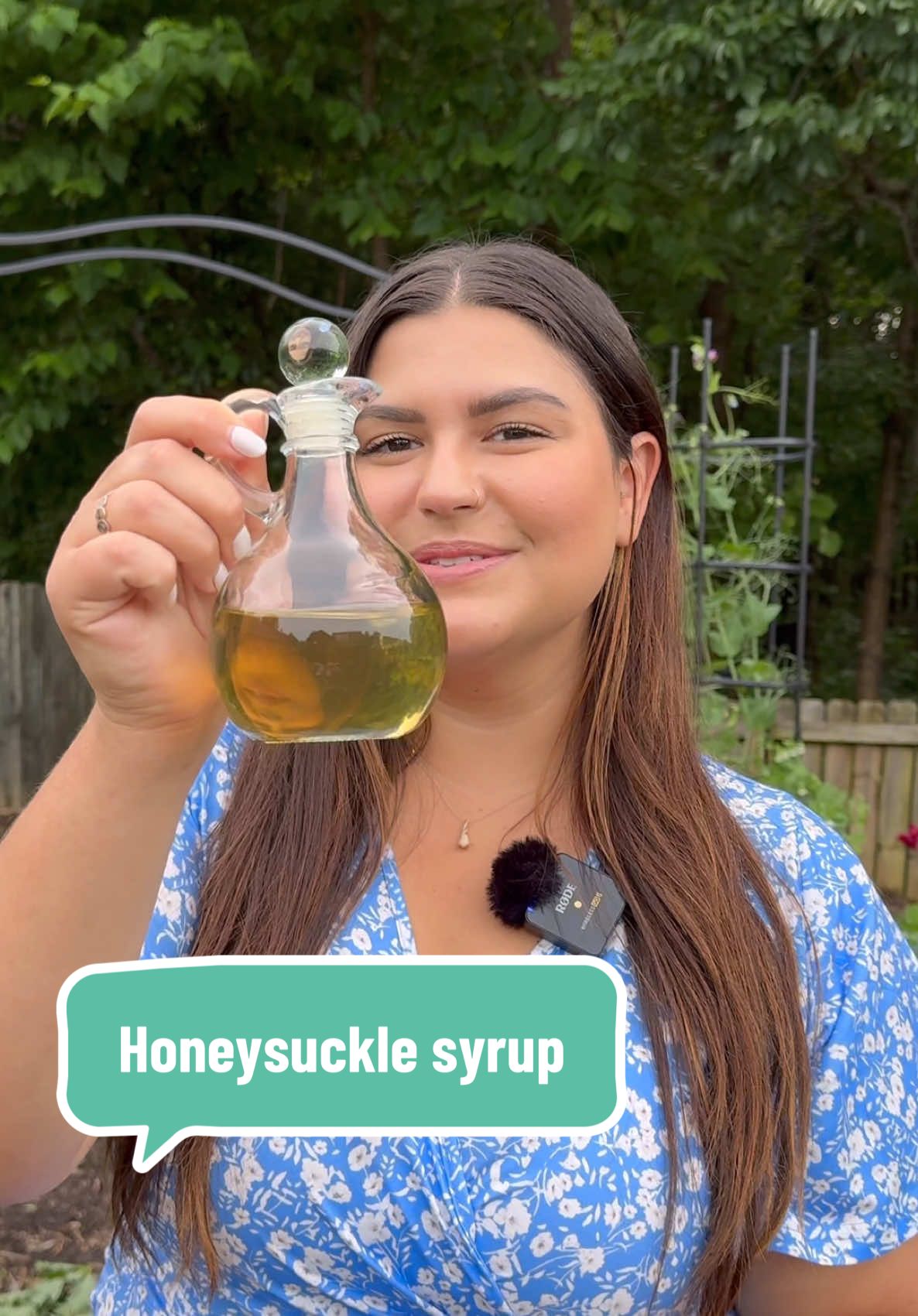 Save this recipe for the upcoming honeysuckle season! How do you use honeysuckle?  Honeysuckle syrup 💛 1 cup honeysuckle flowers 2 cups water 1 cup sugar  -boil honeysuckle flowers and water together, reduce to a simmer and let it reduce by half. Strain out the flowers, and add sugar and stir until completely dissolved. Done! Store in the fridge for up to 3 weeks.  Honeysuckle lemon drop martini 2 oz vodka or liquor of choice 1 oz lemon juice 1 oz honeysuckle syrup  Lemon and honeysuckle for garnish  #gardenharvest #gardening #garden #honeysuckle #gardentotable #farmtotable #gardeninglife #gardeninspiration #urbanhomestead #growyourownfood #gardening #gardeninspo #honeysuckle #garden #ilovemygarden #gardeners #frommygarden #ilovegardening
