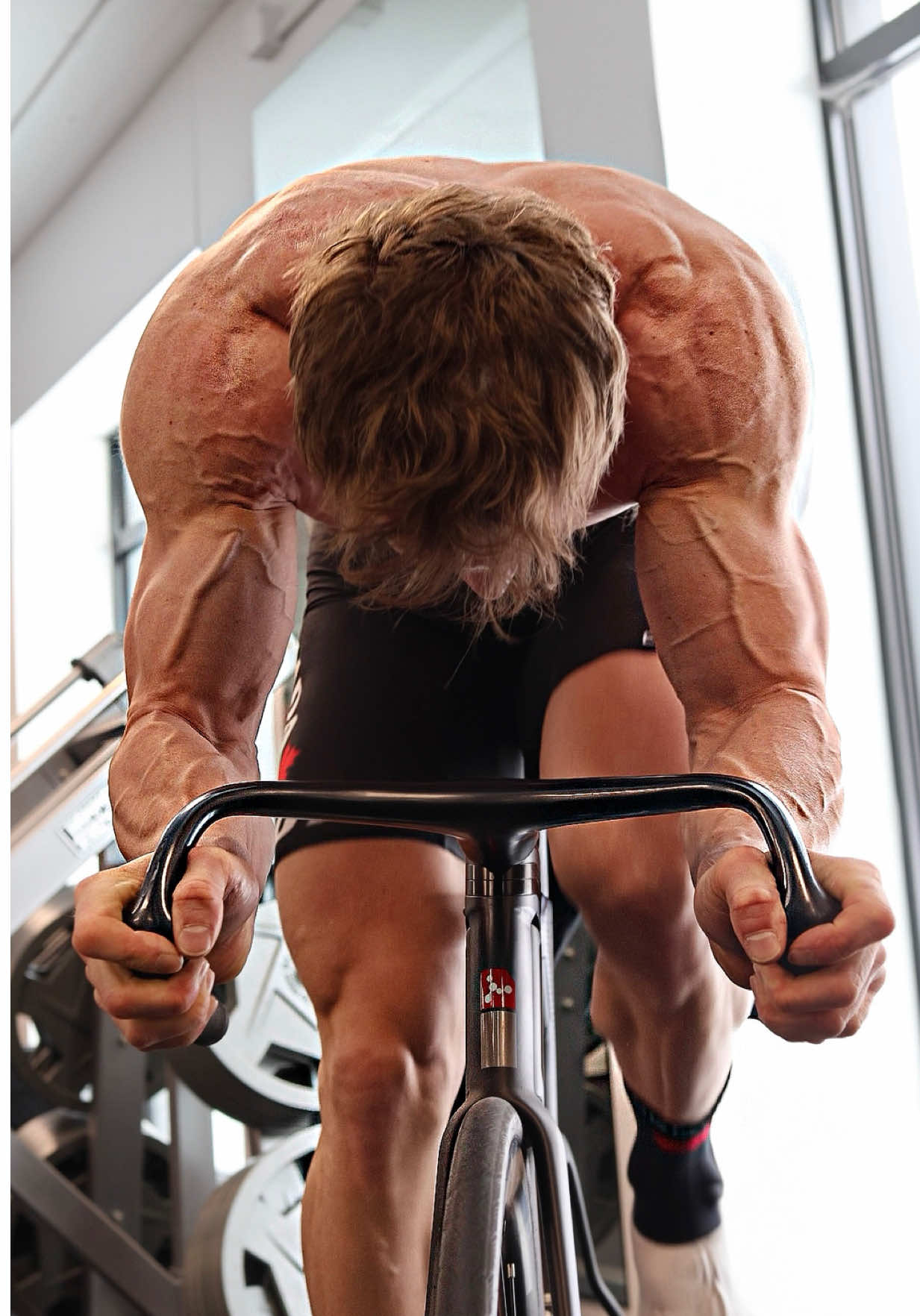 Strength work on the bike 👊 I started back training on massive gears and it’s paying off on the track 🫡