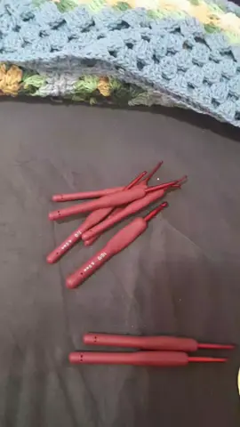 chegaram minhas agulhas Red amei,  super leve , desliza muito bem no fio, recomendo. veio 9 agulhas https://s.shopee.com.br/wkgeJ3S8 #barbante #trabalhandocomsobrinhas #prontaentrega #crocheteirasdobrasil #crocheteirasdesucesso #croche #crochet 