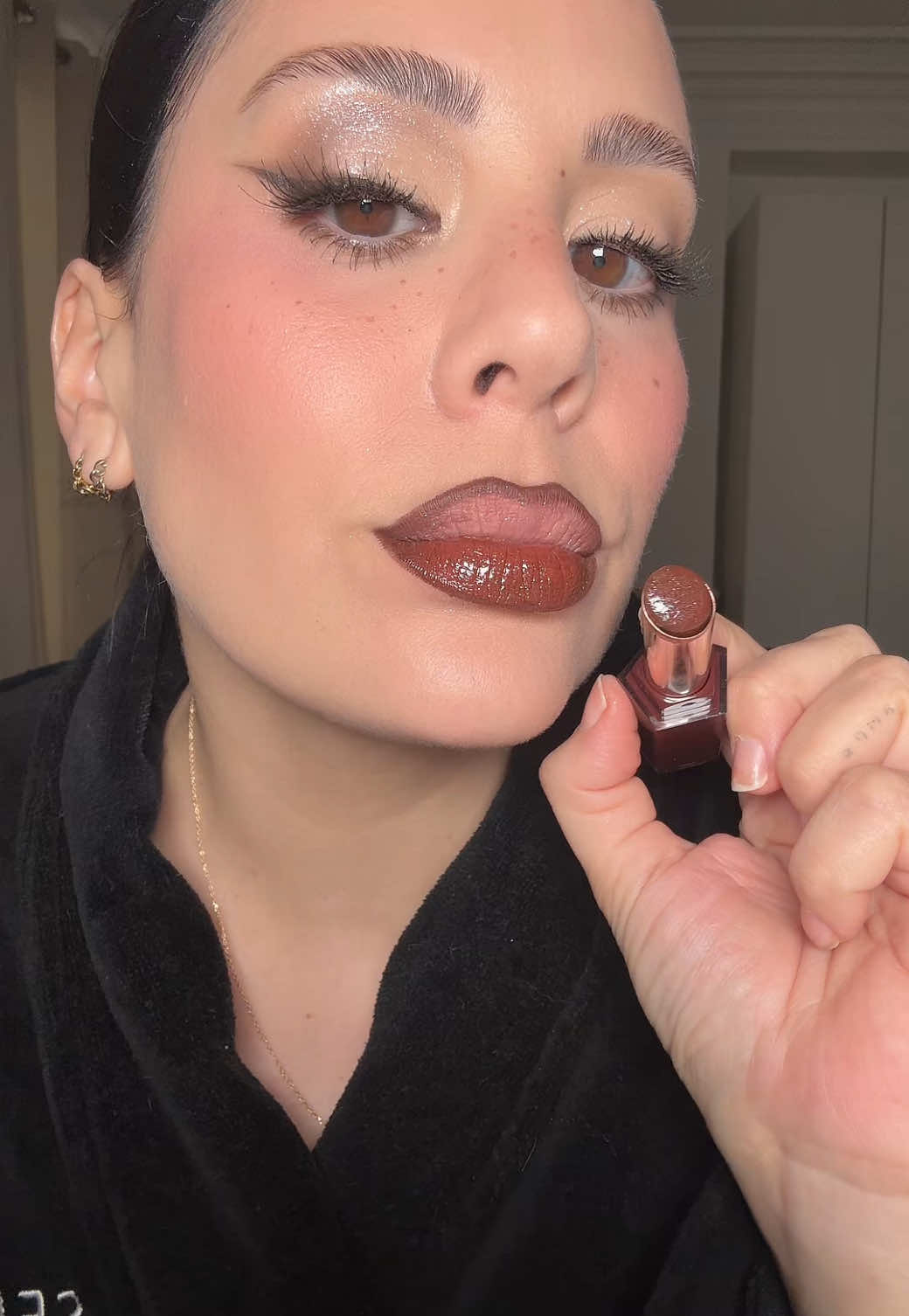 It’s the song for me 🥹 @Fenty Beauty gloss bomb stick glimmer HOT CHOCOLIT avec le crayon lèvres aussi Fenty 06 #makeup #lipgloss #fenty #crashtest 