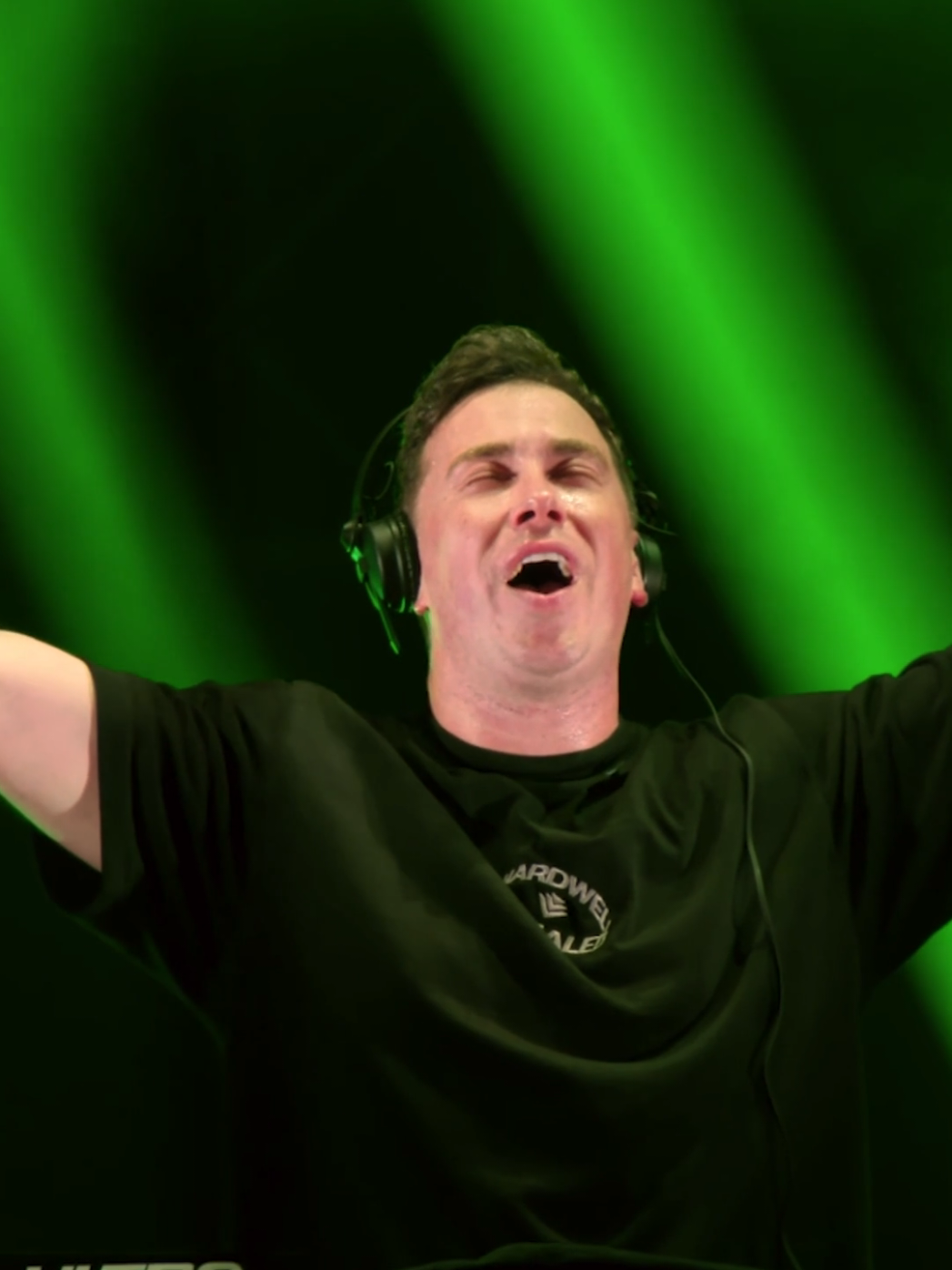 Hardwell tribute to Avicii at Ultra Music 2025 🤍 #hardwell #ultramusic #ultramusicfestival #umf #avicii #rave #edm #electronicmusic #fyp #musicfestival 