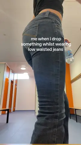 sit on it 🔥🔥🔥🔥 #foryoupage #fyp #foryou #lowrise #jeans #sitonit 