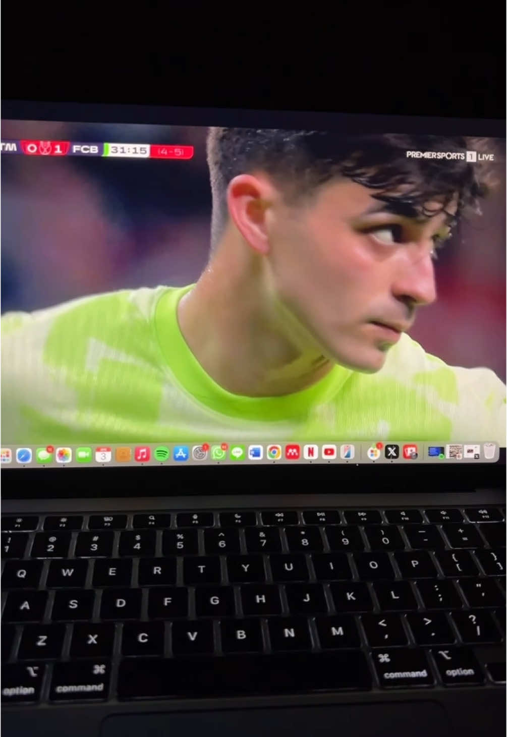 HE’S SO FINEEEEEEEE 🫨💋 @Pedri González #Pedri #pedrigonzalez #fcbarcelona #viscabarca 