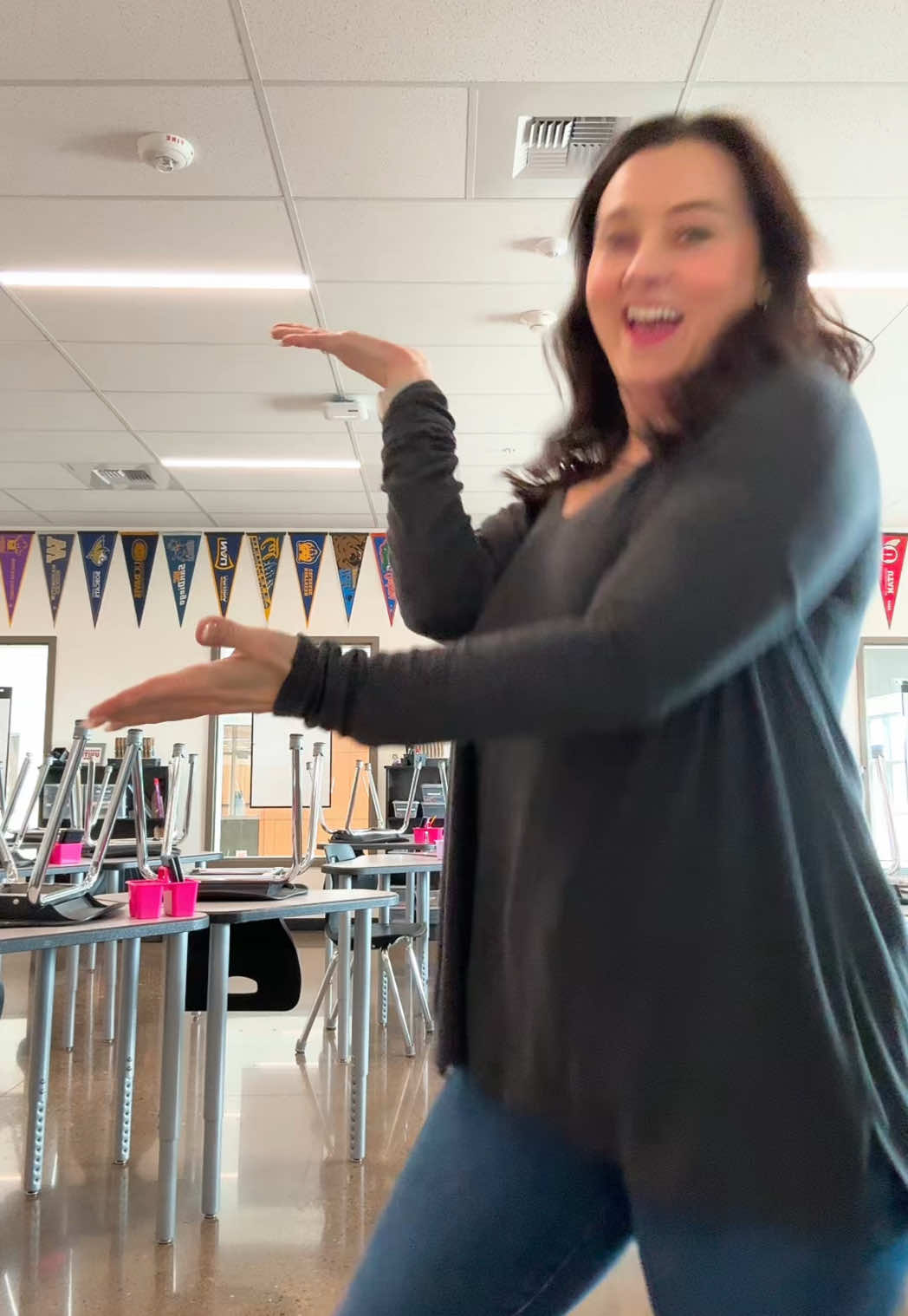 Dance with me!💃🏻💃🏻@ThatTrendyTeacher #teachersoftiktok #dancer 