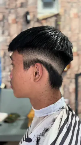 Gass mengejar dunia 😁#cukur #barberlife #pangkas #barber #wisatacukur #undercut #commahairstyle #mullethaircut #cukurrambutbayi #cukurrambutpria #cukurpanggilan 