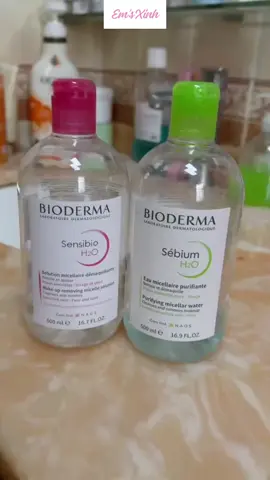 💢💢 𝗧𝗔̂̉𝗬 𝗧𝗥𝗔𝗡𝗚 Q𝐔Ố𝐂 𝐃Â𝐍 𝗕𝗜𝗢𝗗𝗘𝗠𝗔 𝟱𝟬𝟬𝗠𝗟 💢💢 Tẩy trang để làm sạch sâu bụi bẩn, cặn mỹ phẩm  💚 Màu xanh:  da dầu và hỗn hợp thiên dầu ❤️Màu Hồng: dùng cho da khô,da thường 🖍Tẩy trang tuyệt đối lành tính   an toàn với mọi loại da, kể cả da nhạy cảm. Sản phẩm không có chất bảo quản, không có hương liệu và không gây kích ứng da.  #myphamchinhhang #skincare #nuoctaytrang #bioderma 