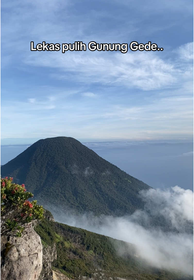 Lekas pulih gunung gede. #gununggede #gununggedepangrango
