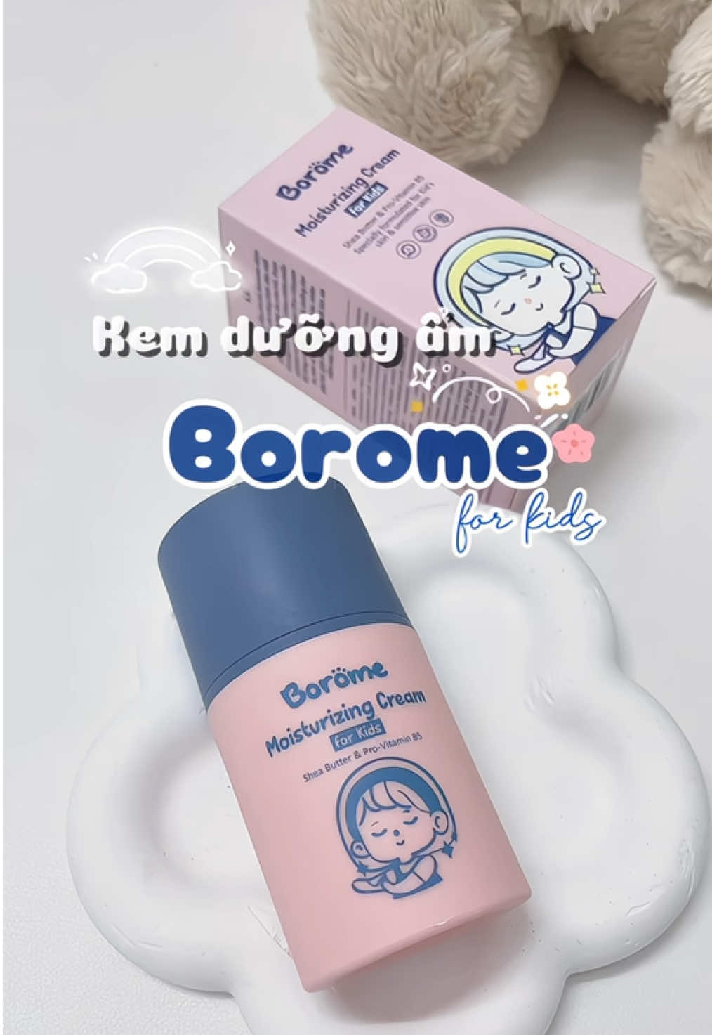 Thêm 1 em kem dưỡng siêu mướt thử vào tủ đồ skincare cho bé iu của mẹ. Mùa nóng đến con nằm điều hoà nhiều nên mẹ tích cực dưỡng ẩm da cho em 🧸ྀི☁️🍃⭐️ 𐙚 🎀  #kemduongchobe #kemduongam #borome #boromevietnam #kemduongborome #mebimchamcon #TuhaohangViet #embe🐉 