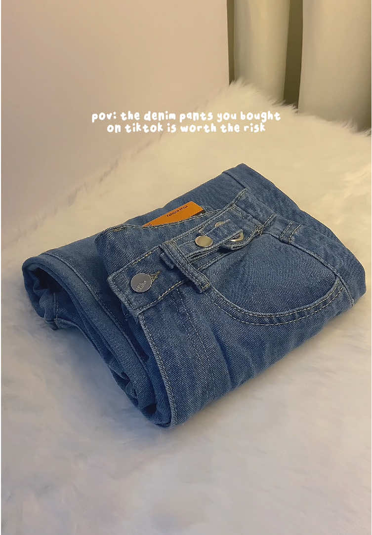 better to take a risk 🤭 #denimpants #pantsforwomen #widelegpants #baggypants #denim #foryoupage #fyp 